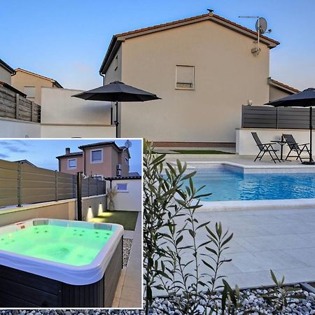 Casa Tara Three-Bedroom Holiday Home Pola Esterno foto