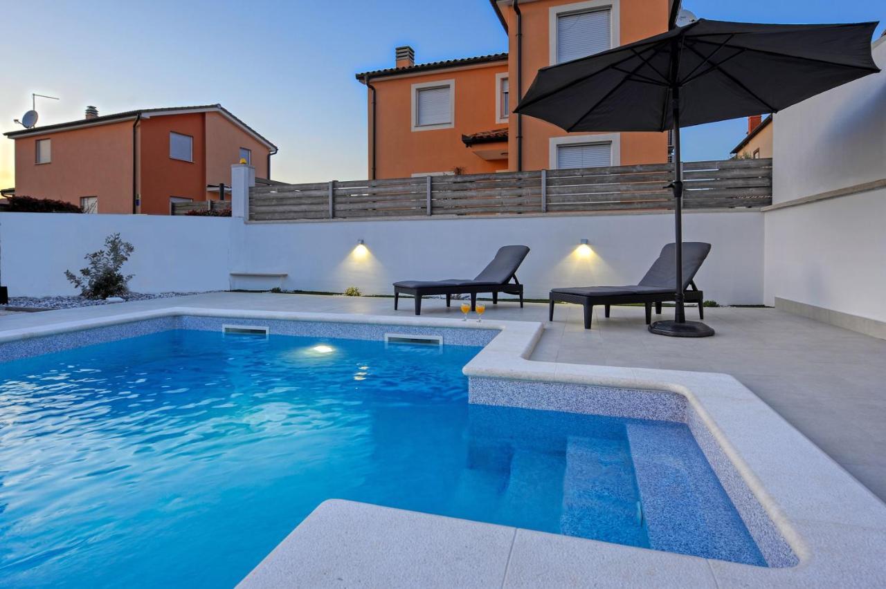 Casa Tara Three-Bedroom Holiday Home Pola Esterno foto