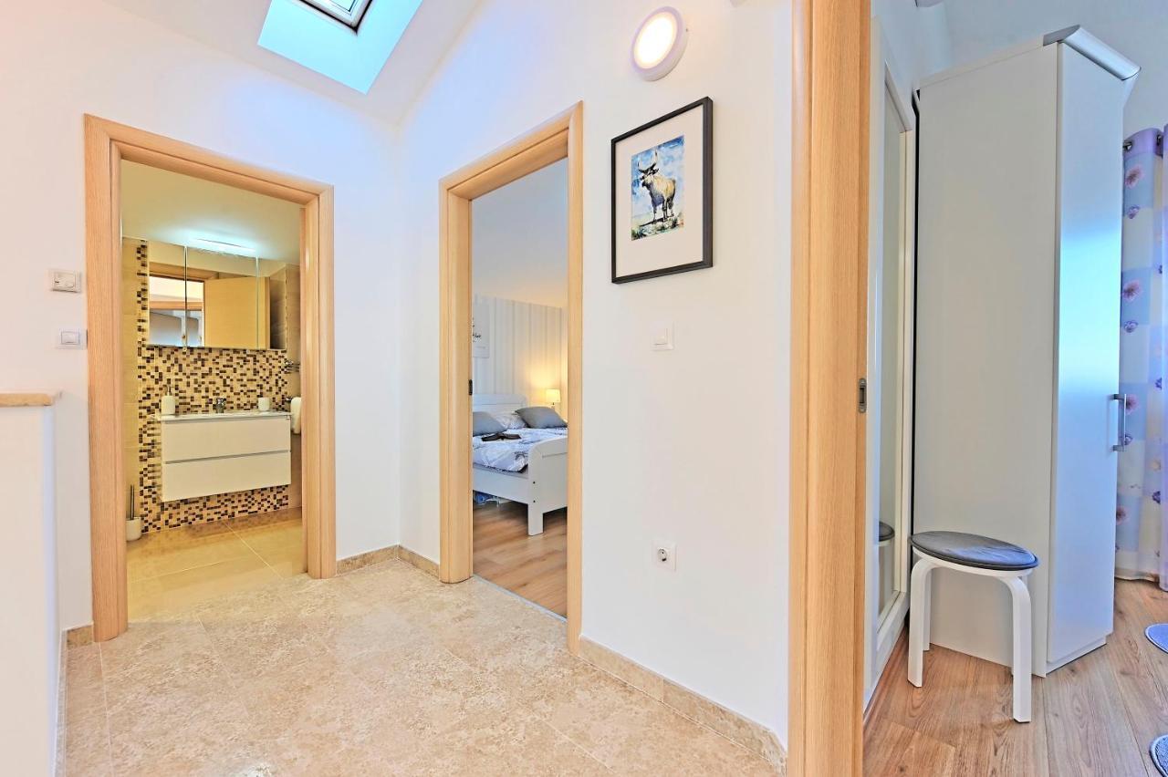 Casa Tara Three-Bedroom Holiday Home Pola Esterno foto