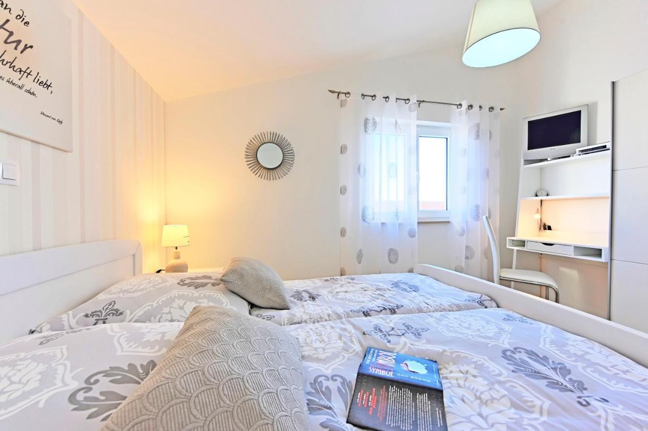 Casa Tara Three-Bedroom Holiday Home Pola Esterno foto