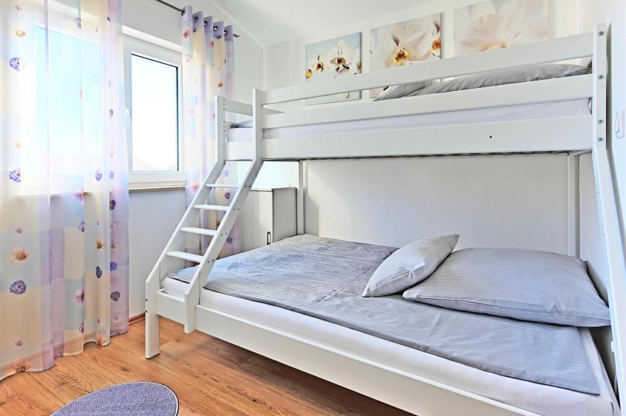 Casa Tara Three-Bedroom Holiday Home Pola Esterno foto