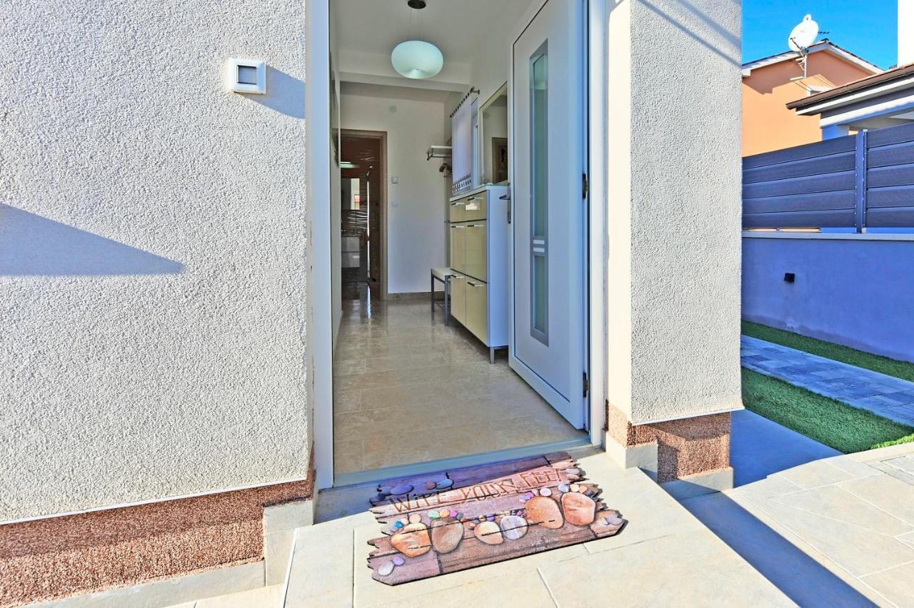 Casa Tara Three-Bedroom Holiday Home Pola Esterno foto