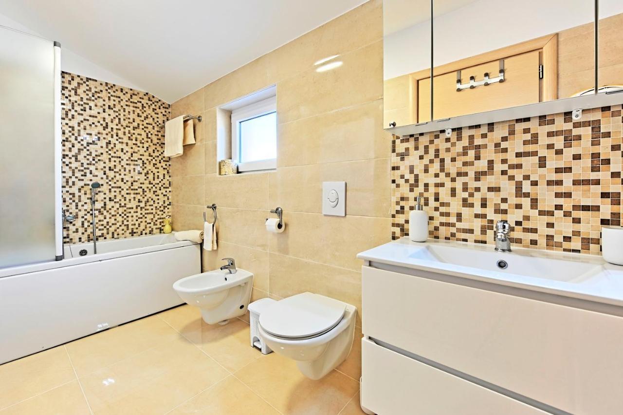 Casa Tara Three-Bedroom Holiday Home Pola Esterno foto