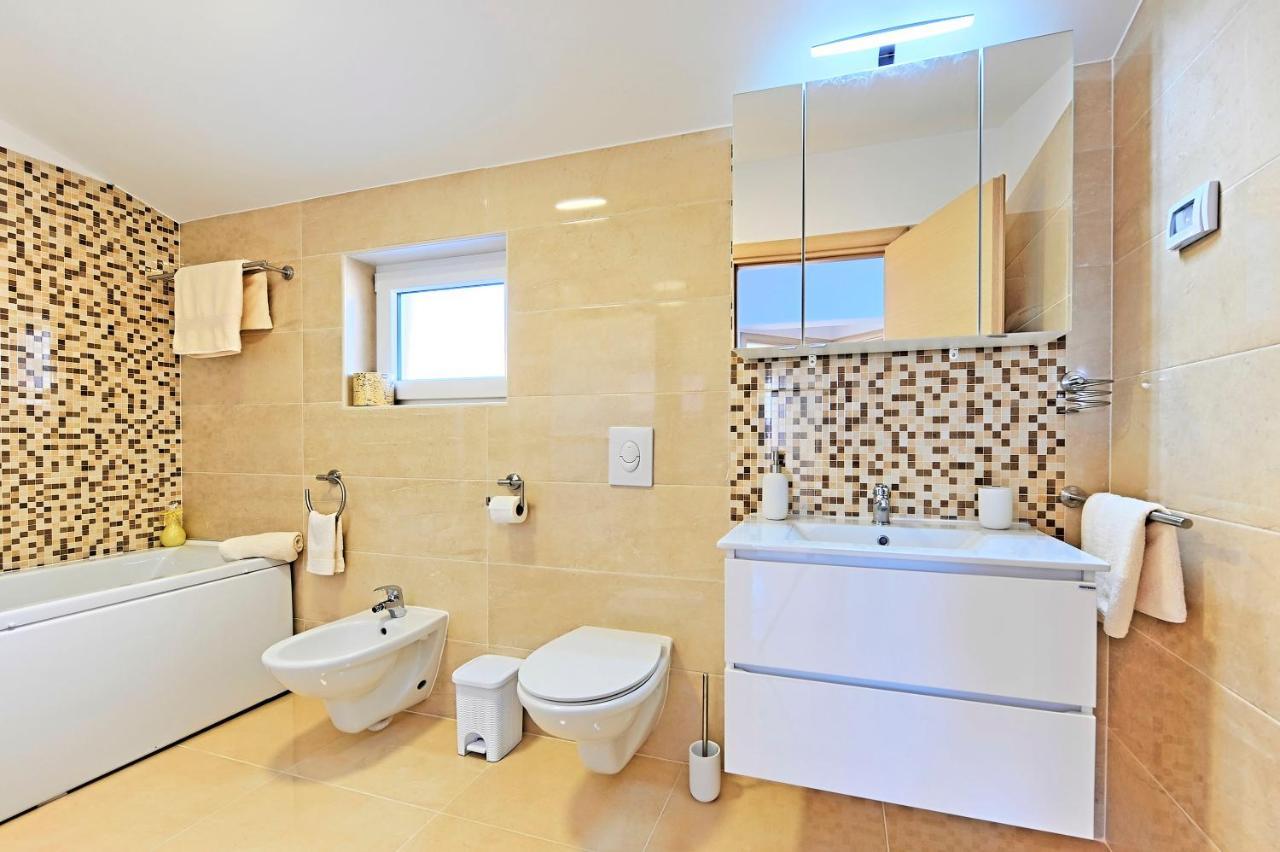 Casa Tara Three-Bedroom Holiday Home Pola Esterno foto