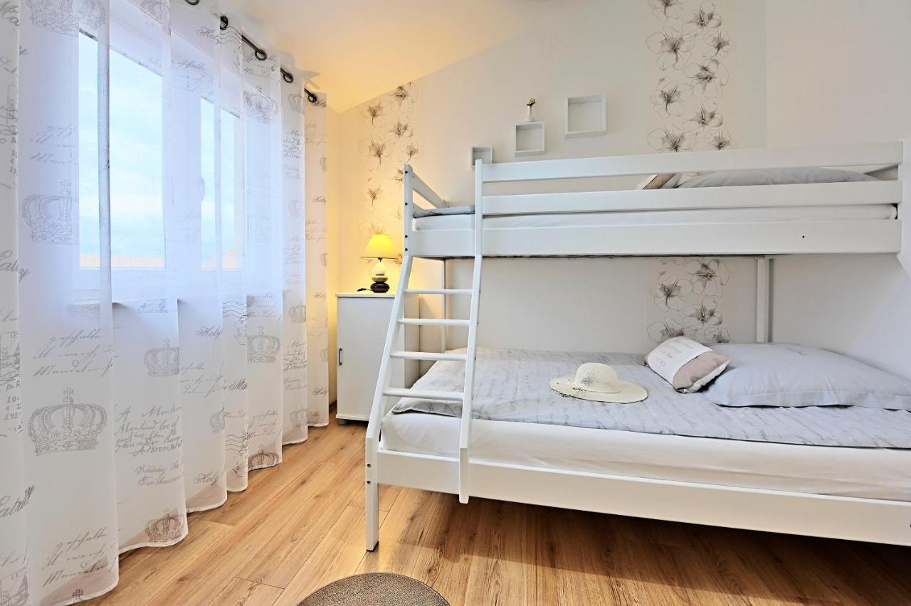Casa Tara Three-Bedroom Holiday Home Pola Esterno foto