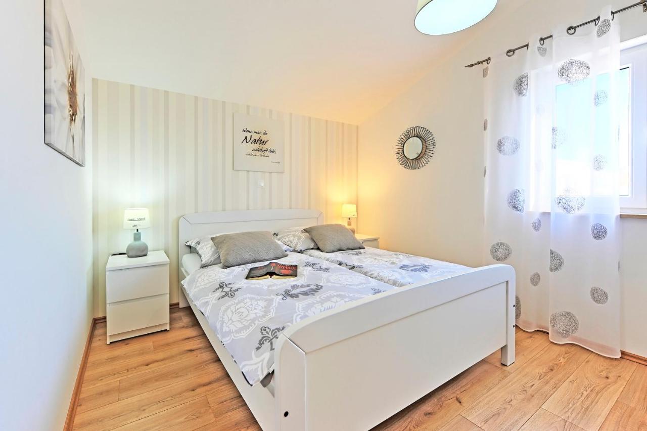 Casa Tara Three-Bedroom Holiday Home Pola Esterno foto