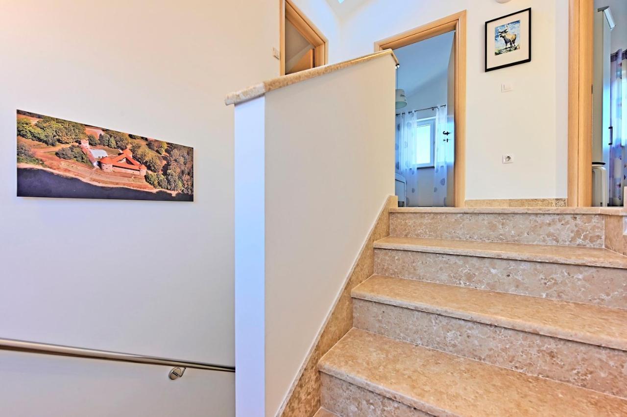 Casa Tara Three-Bedroom Holiday Home Pola Esterno foto