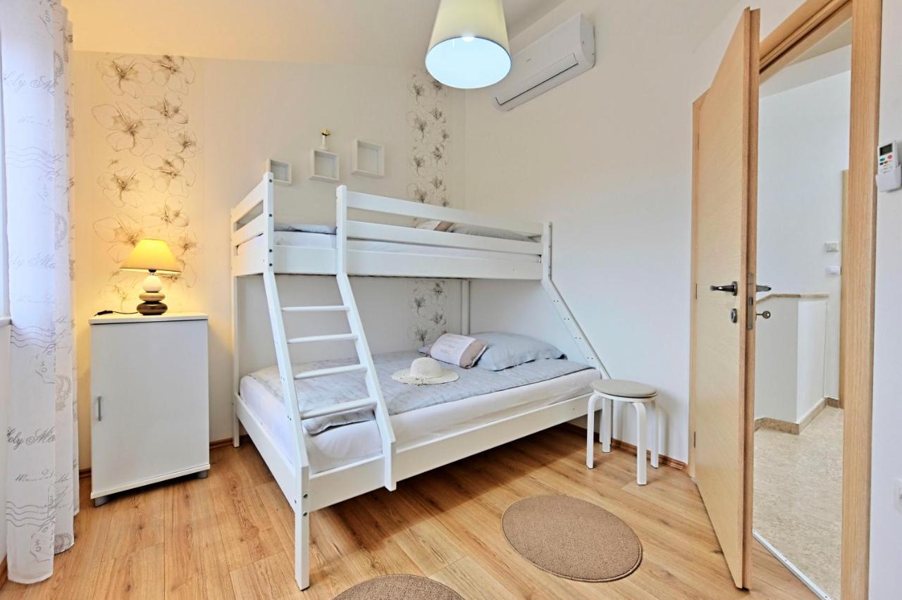 Casa Tara Three-Bedroom Holiday Home Pola Esterno foto